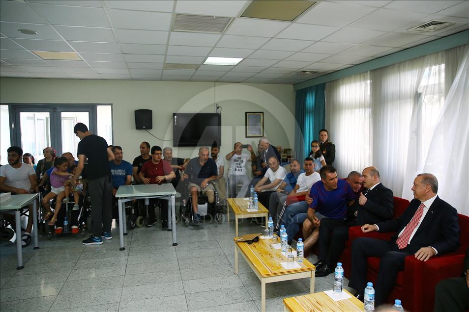 Cumhurbaşkanı Erdoğan'dan gazilere moral ziyareti
