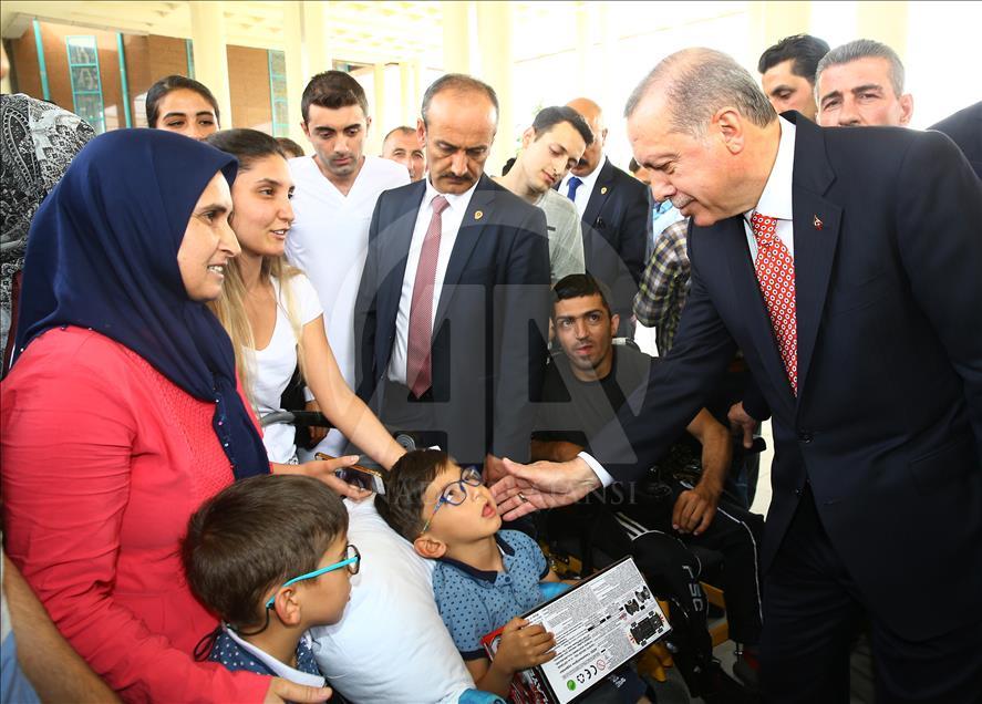 Cumhurbaşkanı Erdoğan'dan gazilere moral ziyareti