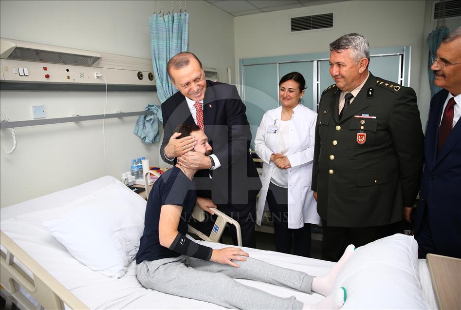 Cumhurbaşkanı Erdoğan'dan gazilere moral ziyareti