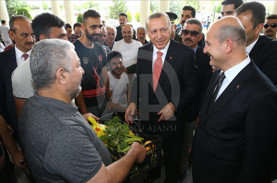 Cumhurbaşkanı Erdoğan'dan gazilere moral ziyareti