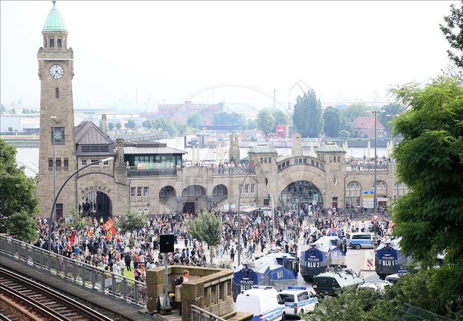 G20 Liderler Zirvesinin düzenlendiği Almanya'da polis göstericilere müdahale etti