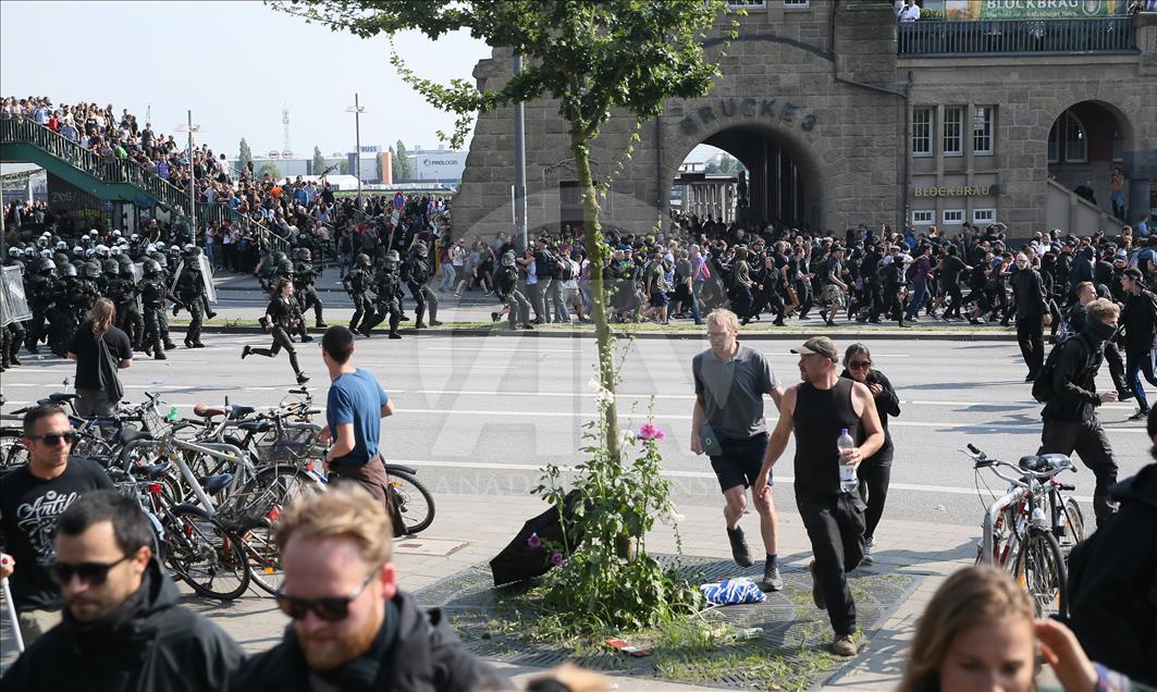 G20 Liderler Zirvesinin düzenlendiği Almanya'da polis göstericilere müdahale etti