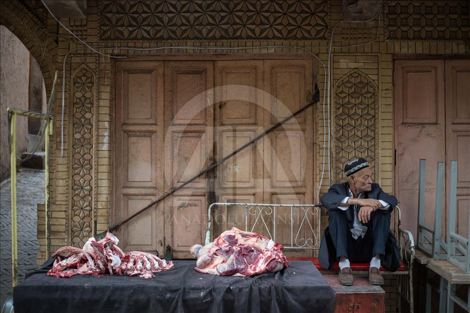 Daily life of Uyghurs Muslims people in Kashgar Old City