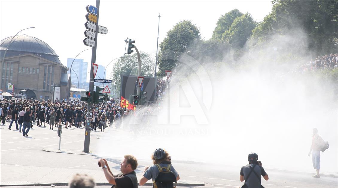 G20 Liderler Zirvesinin düzenlendiği Almanya'da polis göstericilere müdahale etti