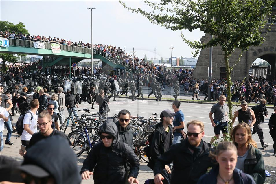 G20 Liderler Zirvesinin düzenlendiği Almanya'da polis göstericilere müdahale etti