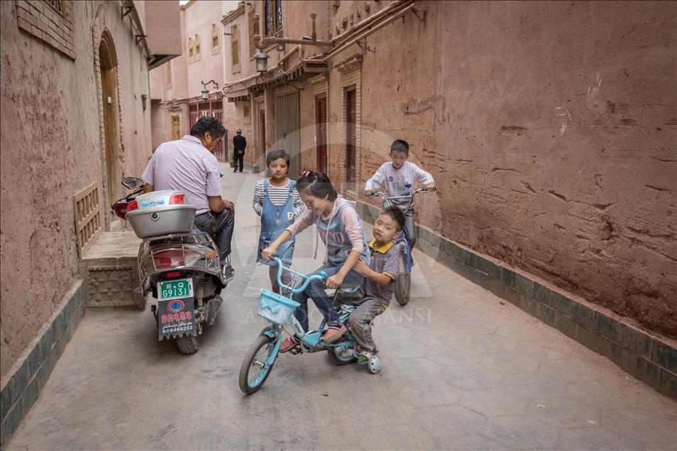 Daily life of Uyghurs Muslims people in Kashgar Old City