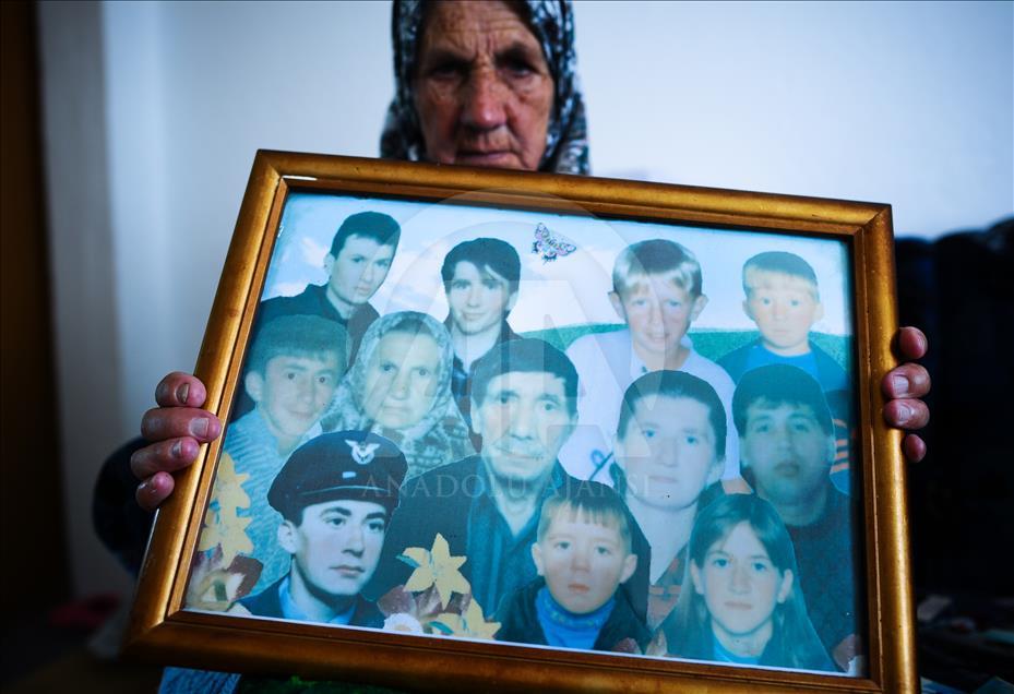 Srebrenitsa soykırımı kurban yakınlarının ortak söylemi: Elimde fotoğrafından başka hiçbir şey kalmadı