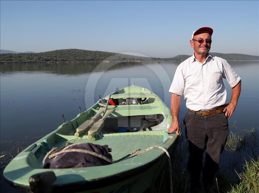 Balıkçı Adem ile leylek Yaren'in 6 yıllık dostluğu