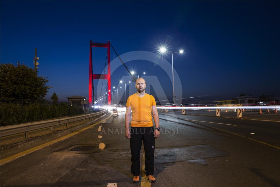 Darbe girişiminden bir yıl sonra yaralandıkları yerdeler