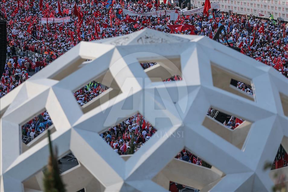 İstanbul'daki "Milli Birlik Yürüyüşü"