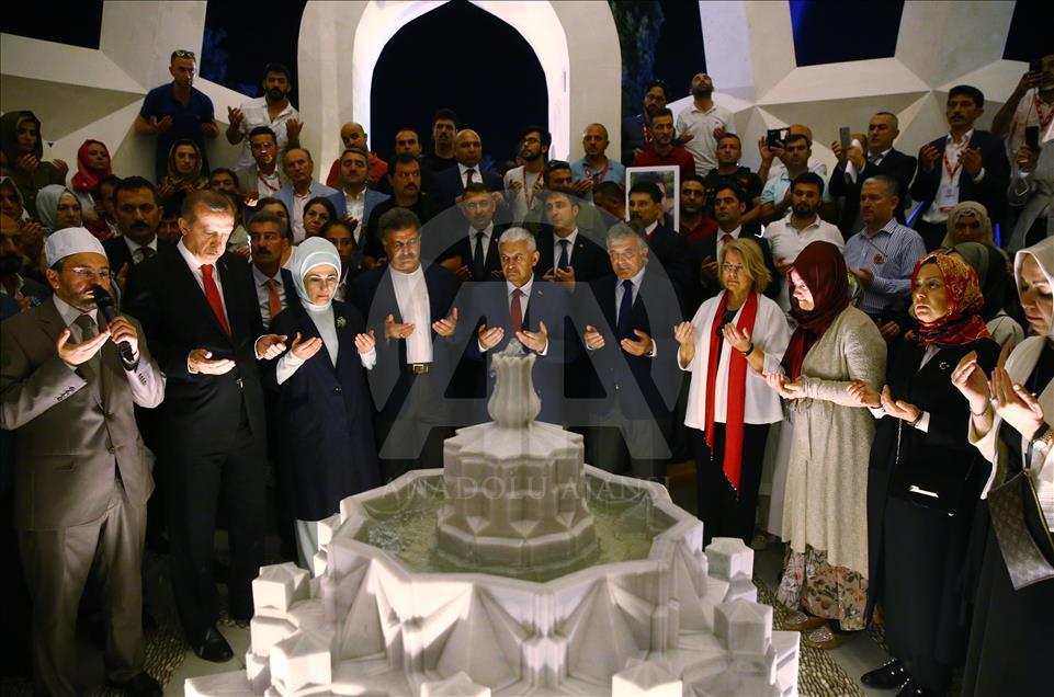 Erdogan inaugure un monument à la mémoire des martyrs du putsch
