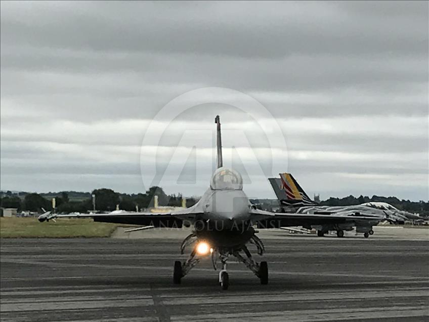 Велика Британија: Турските авиони ја воодушевија публиката на шоу на авиони