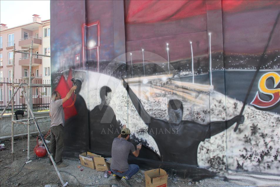 15 Temmuz'u grafiti sanatı ile elektrik trafosuna işlediler