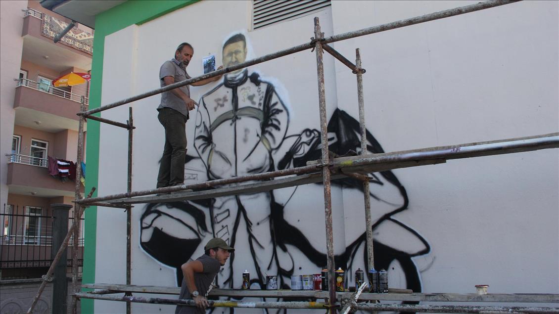 15 Temmuz'u grafiti sanatı ile elektrik trafosuna işlediler