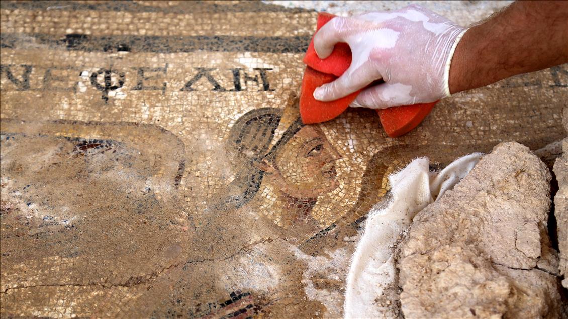 Perge'de bin 800 yıllık mozaik heyecanı