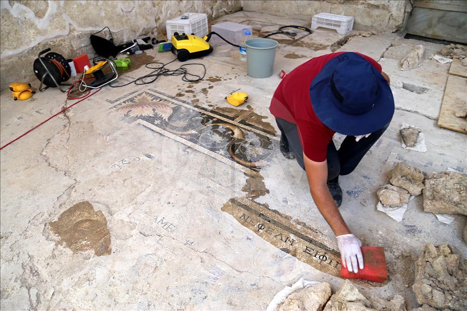 Perge'de bin 800 yıllık mozaik heyecanı