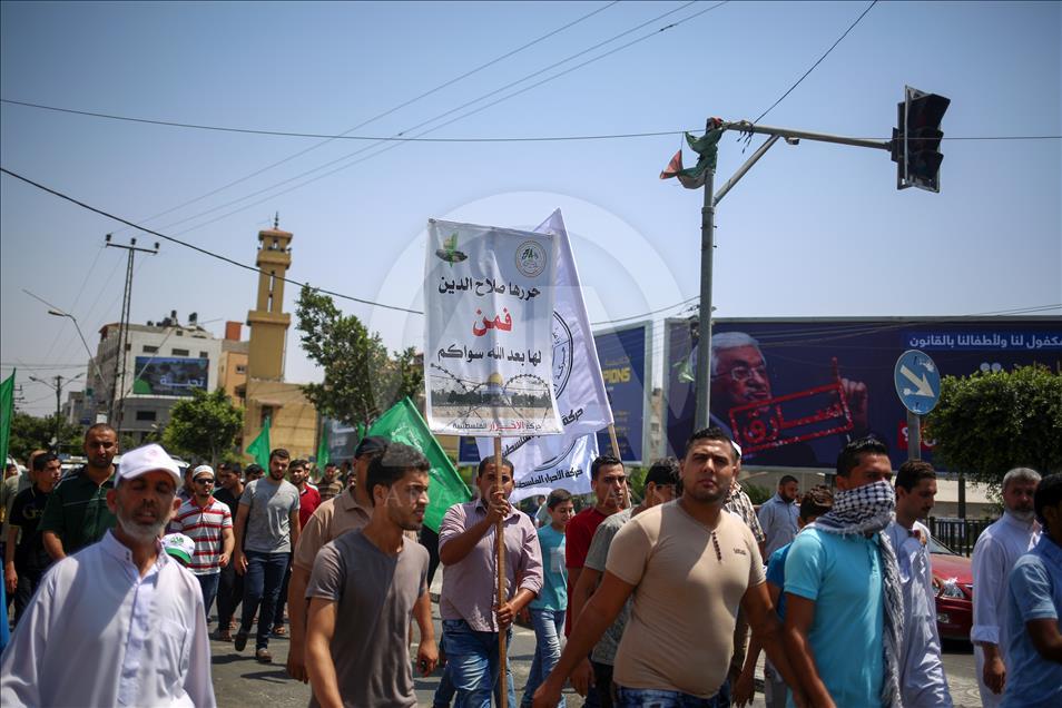 مسيرات في غزة رفضاً للإجراءات الإسرائيلية في الأقصى 
