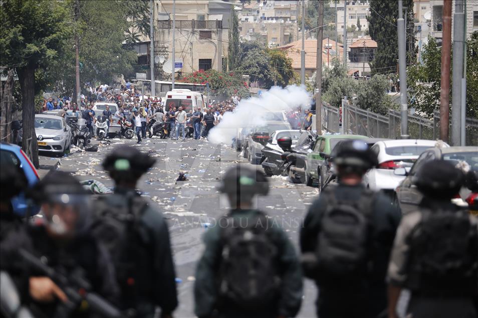 Израильская полиция применила силу против палестинцев у Аль-Аксы
