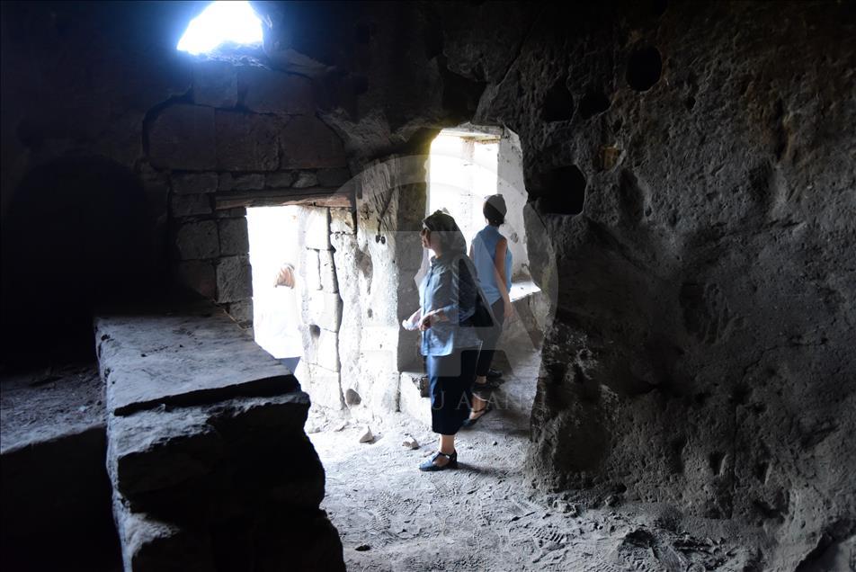 Bitlis'teki mağara evler turizme kazandırılıyor