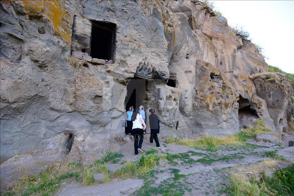Bitlis'teki mağara evler turizme kazandırılıyor