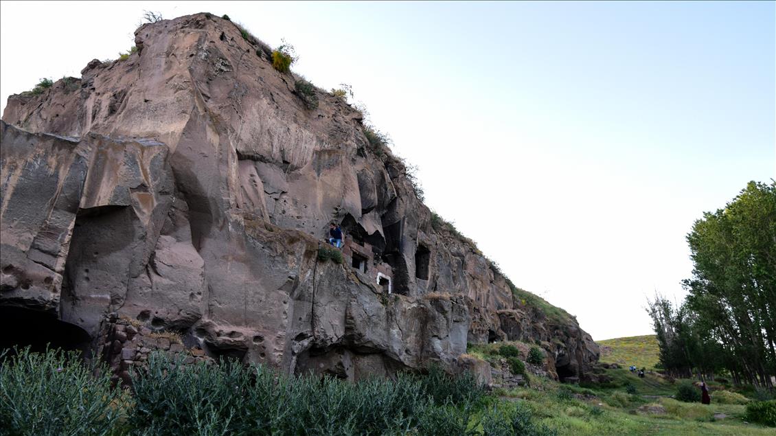 Bitlis'teki mağara evler turizme kazandırılıyor