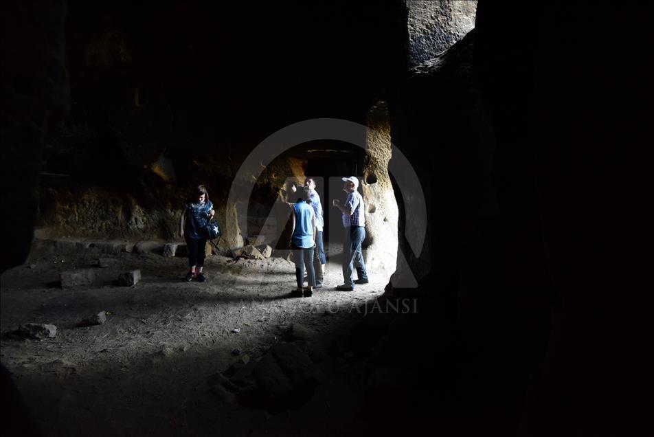 Bitlis'teki mağara evler turizme kazandırılıyor