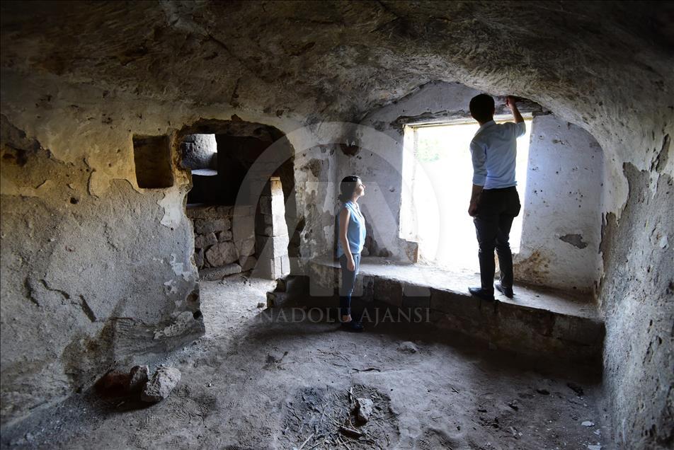 Bitlis'teki mağara evler turizme kazandırılıyor