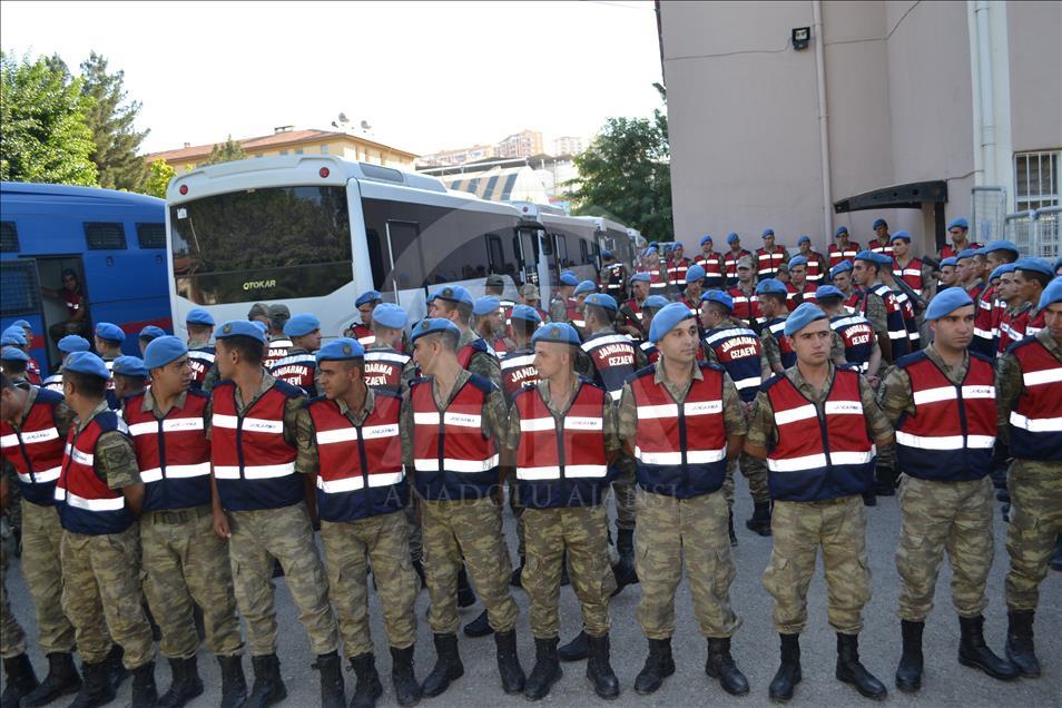 Siirt'teki FETÖ Davasında 320 Sanık Hakim Karşısına Çıktı
