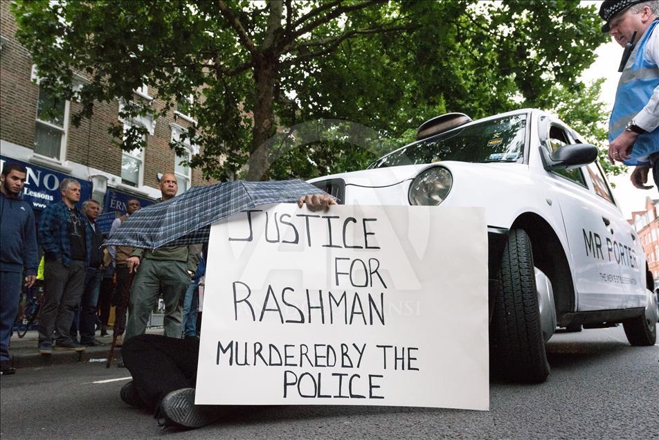 Polisin gözaltısından sonra ölen genç Londra'da anıldı