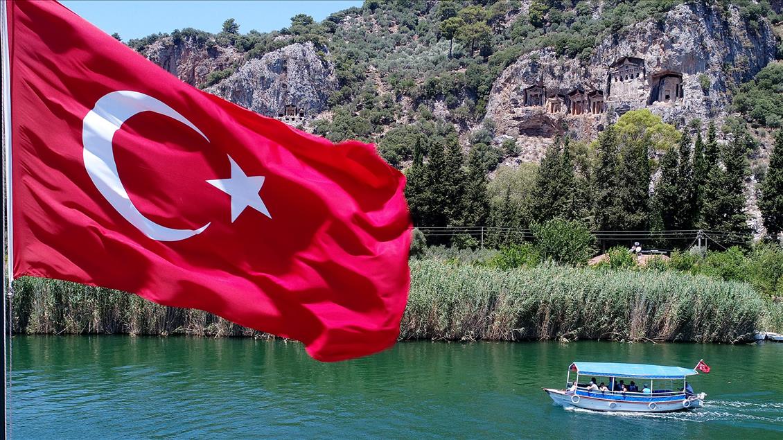 سفر پیچ و خم قایق ها در دالیان موغله ترکیه