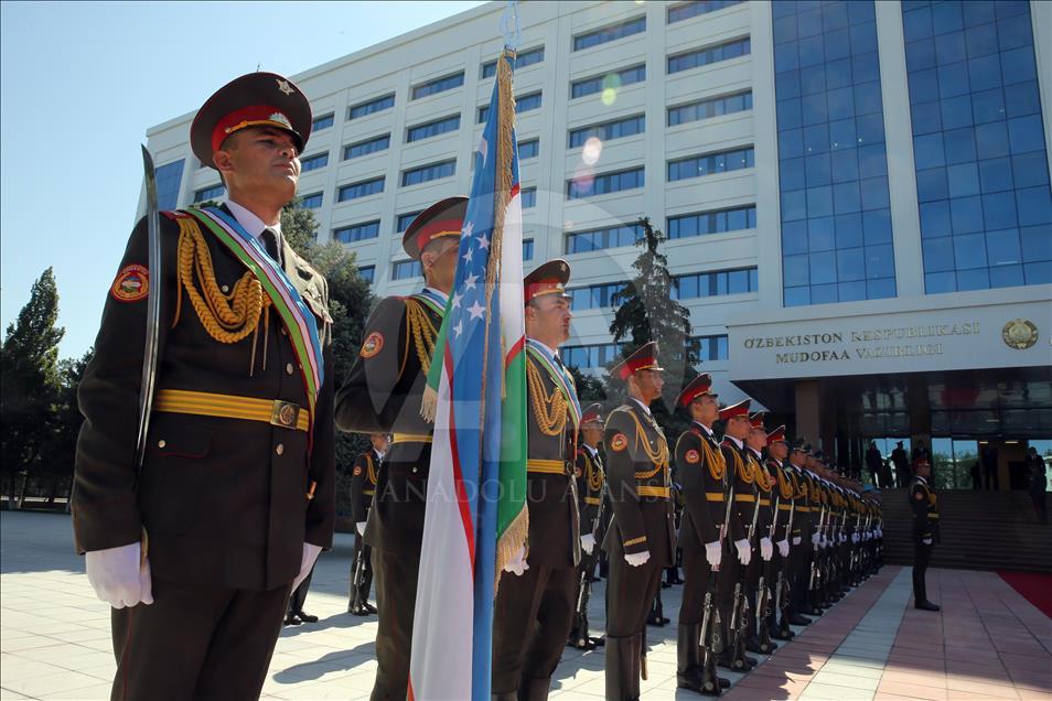 Milli Savunma Bakanı Canikli Özbekistan'da 