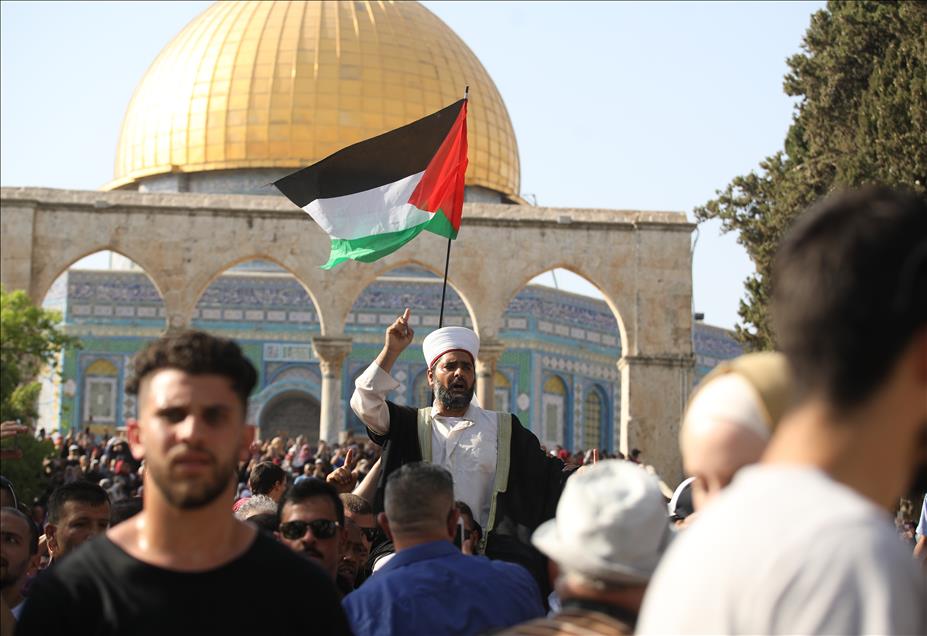 Palestinians return to Al-Aqsa  