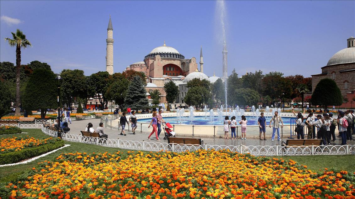 Tourists' center of interest: Blue Mosque and Hagia Sophia