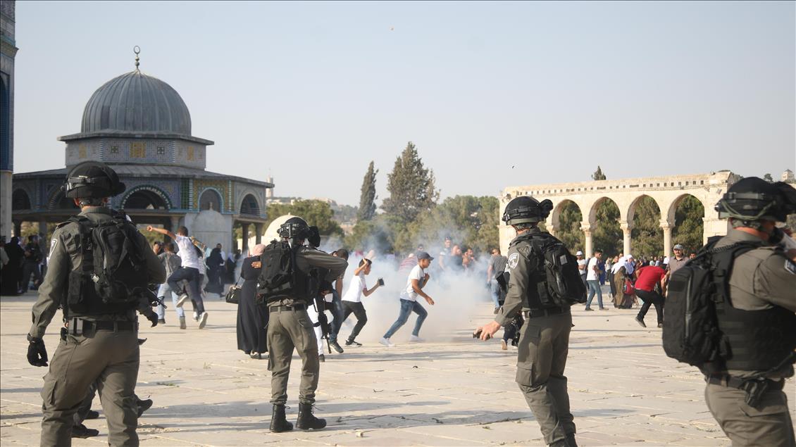 Palestinians return to Al-Aqsa  