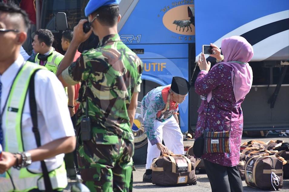 Kloter 1 jemaah calon haji Indonesia berangkat