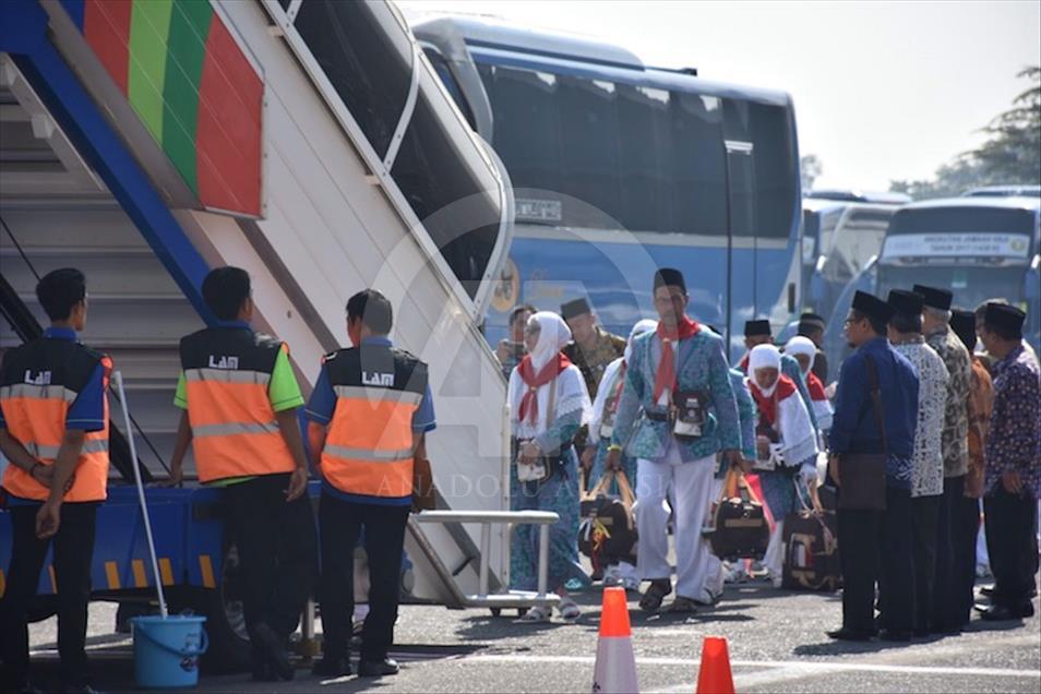 Kloter 1 jemaah calon haji Indonesia berangkat