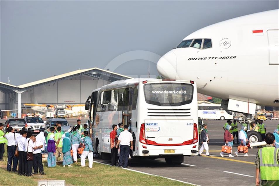 Kloter 1 jemaah calon haji Indonesia berangkat