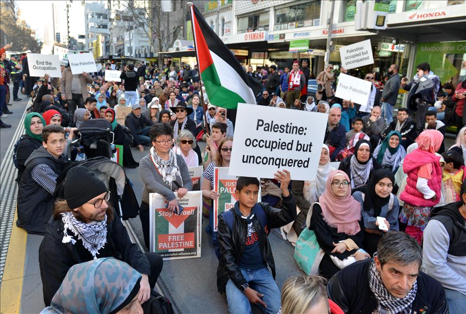 Protests in Melbourne against Israel's violations on Al-Aqsa - Anadolu ...