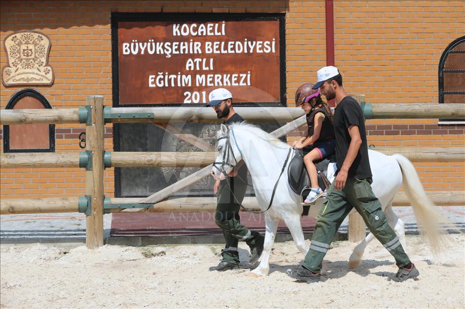 Binlerce çocuğu "at"a sporuyla buluşturdular