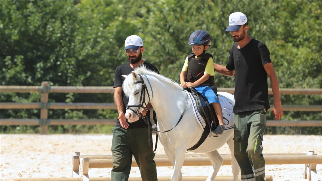 Binlerce çocuğu "at"a sporuyla buluşturdular