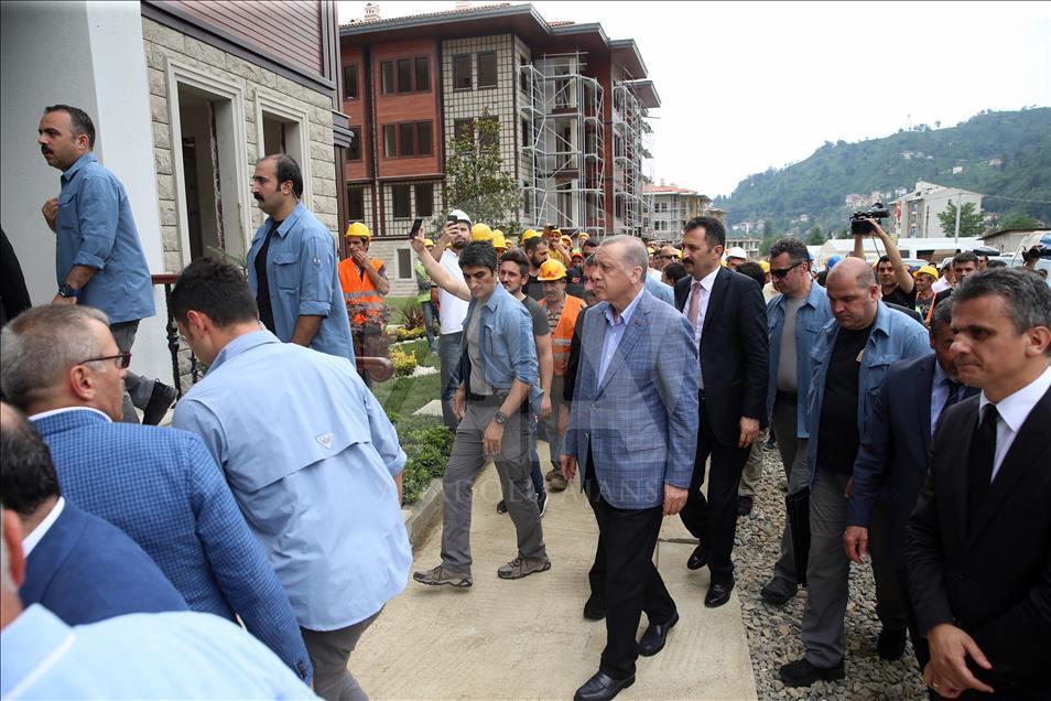 Erdoğan'dan Güneysu Konakları inşaat alanında inceleme