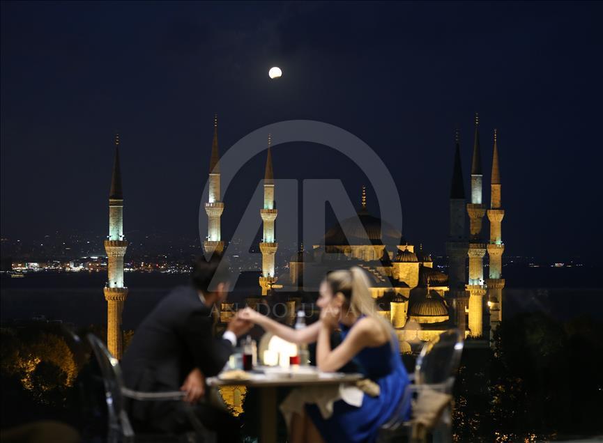 ''Parçalı ay tutulması" gerçekleşti