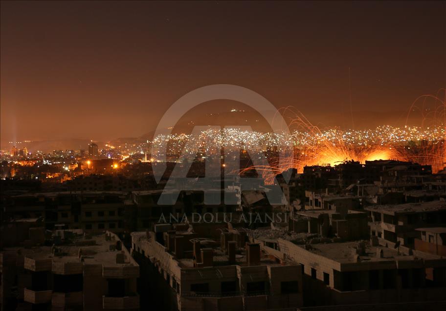 Сторонники Асада продолжают обстрелы пригорода Дамаска