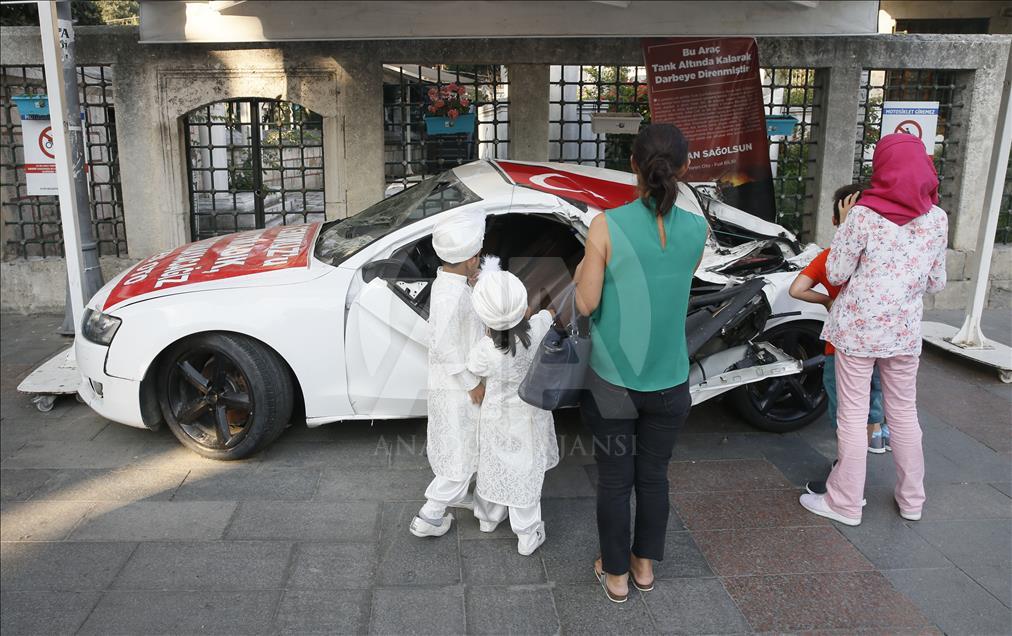 15 Temmuz'da tankın ezdiği otomobil Eyüp'te sergileniyor