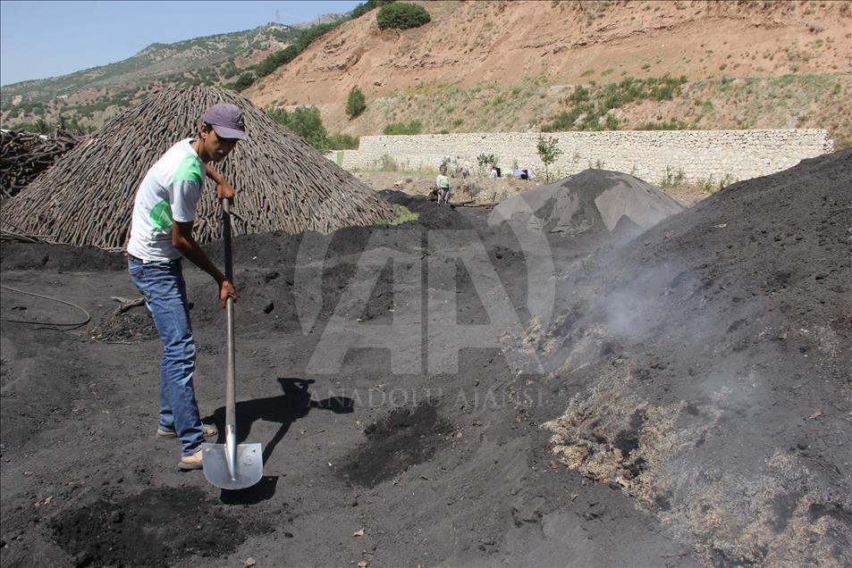 Yüzlerindeki kömür karası, “ekmek parası”