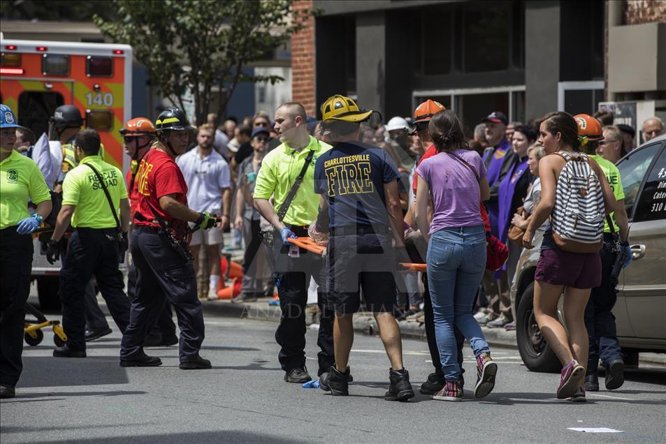 Une voiture heurte une foule de manifestants d'extrême droite à Charlottesville