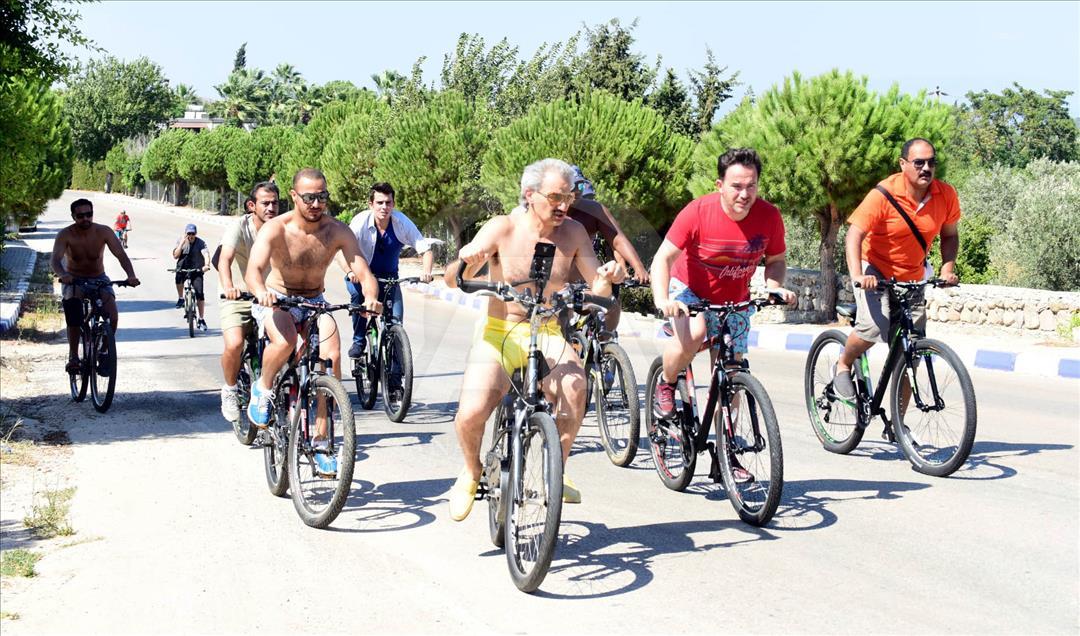 Le prince Walid bin Talal en vélo à Bodrum