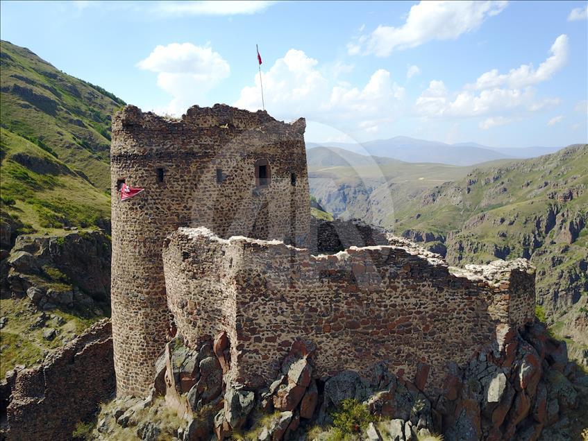 Tarihi Şeytan Kalesi ziyaretçilerini bekliyor