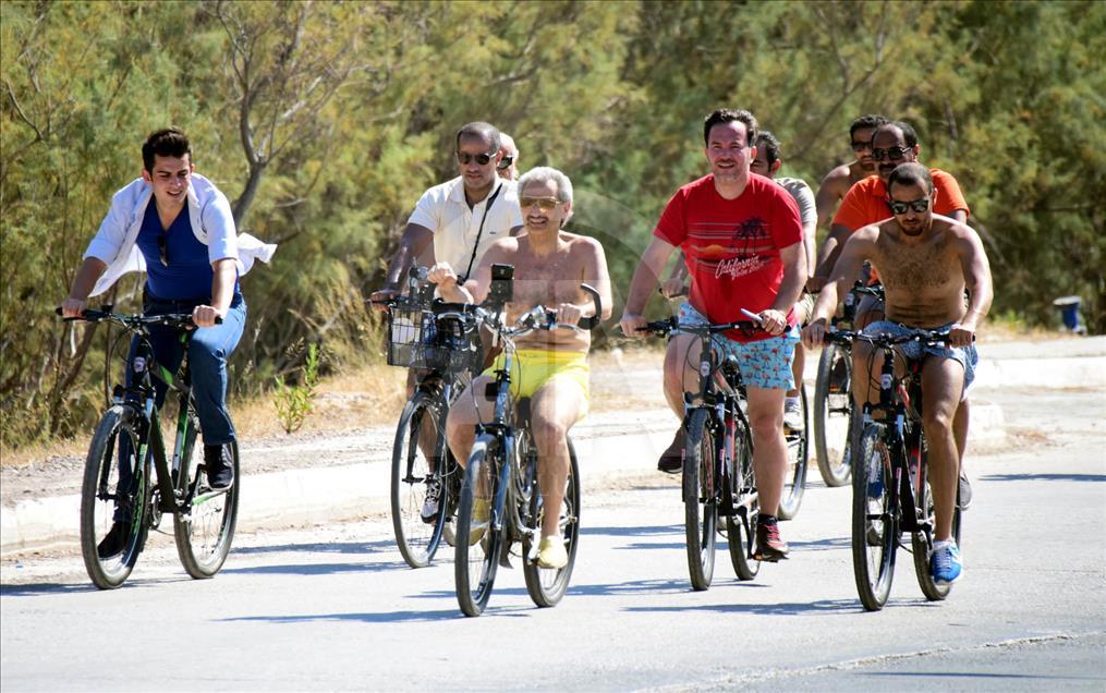 Le prince Walid bin Talal en vélo à Bodrum