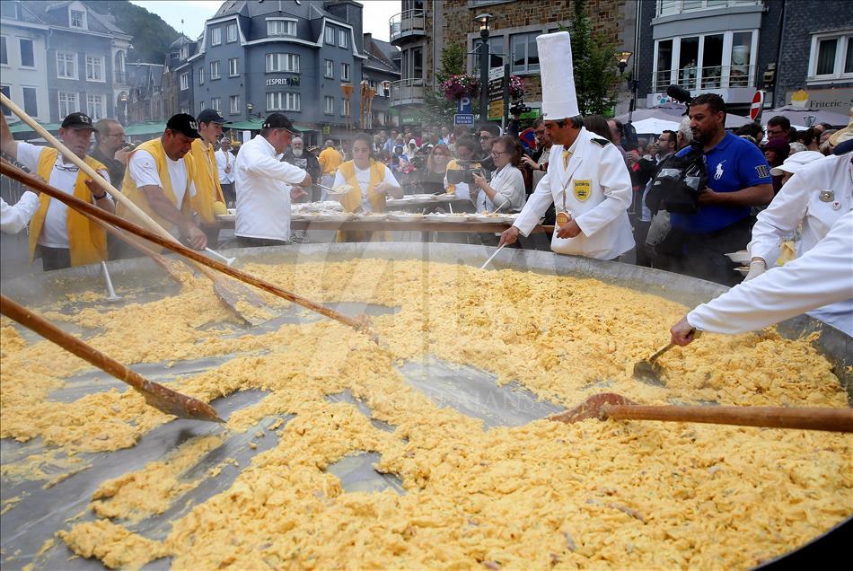 Belgique : Dix mille œufs pour la plus grande omelette au monde